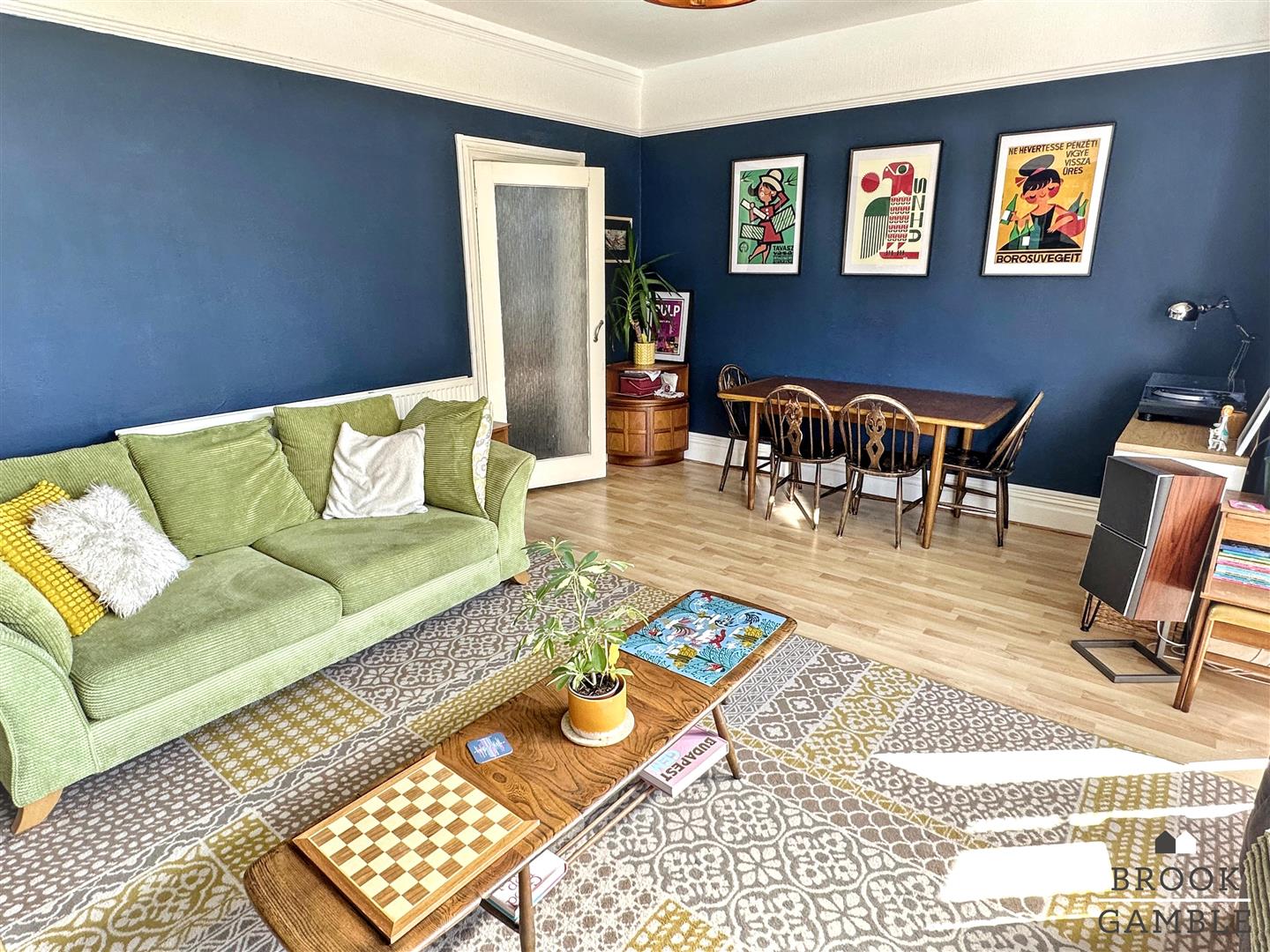 3 Bedroom Maisonette. Vicarage Road in Eastbourne,  20